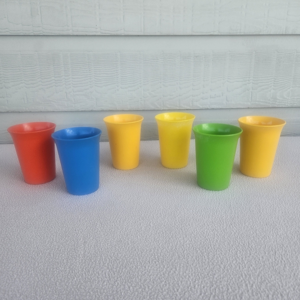 Tupperware Classic Kids Bell Tumblers 8oz Cups Primary Set of 6 VTG 109-43